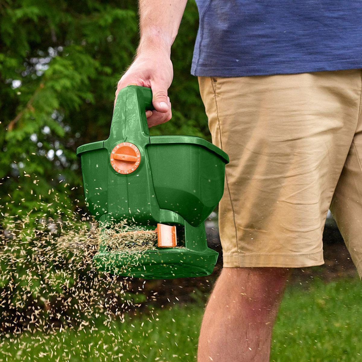 Wizz Hand-Held Spreader, Battery Operated, 2500 sq. ft.